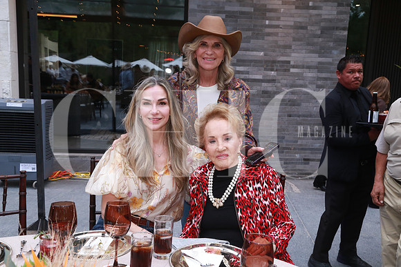 Ana Elisa Garza de Flores, Laura Flores y María de la Luz Garza de Flores