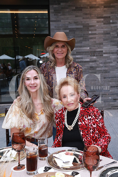 Ana Elisa Garza de Flores, Laura Flores y María de la Luz Garza de Flores (3)