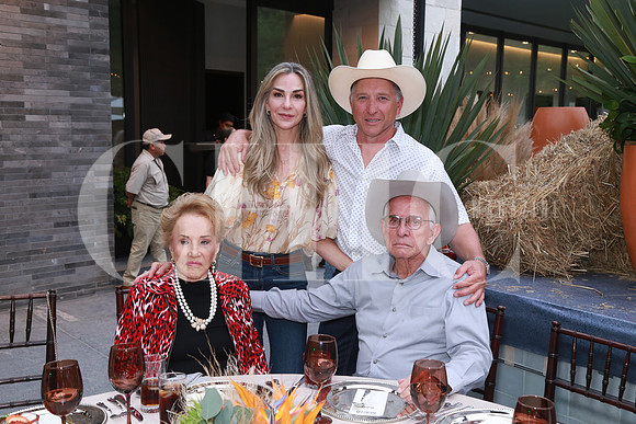 Ana Elisa Garza de Flores, Luis Flores, María de la Luz Garza de Flores y Florencio Flores (4)