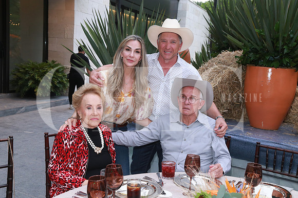 Ana Elisa Garza de Flores, Luis Flores, María de la Luz Garza de Flores y Florencio Flores