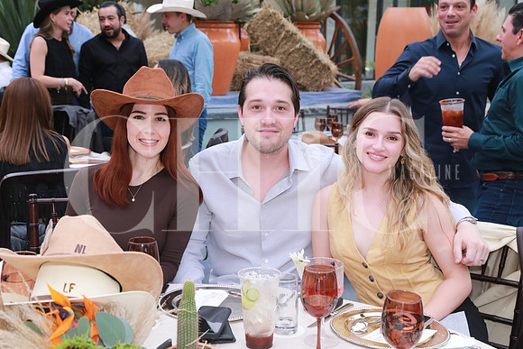 Ana Victoria Flores, Luis Flores y Natalia Leal