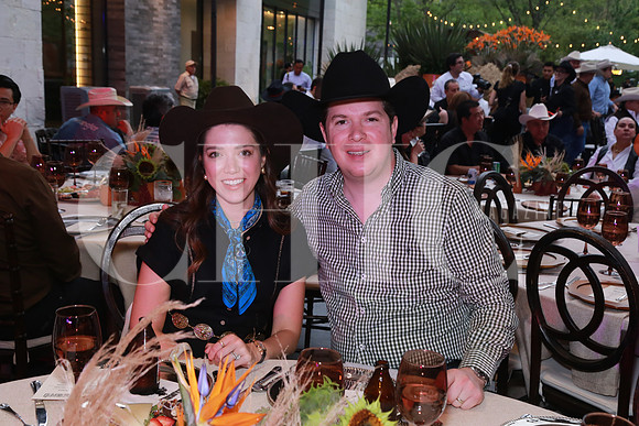 Dania Salinas y Carlos Mendoza (2)