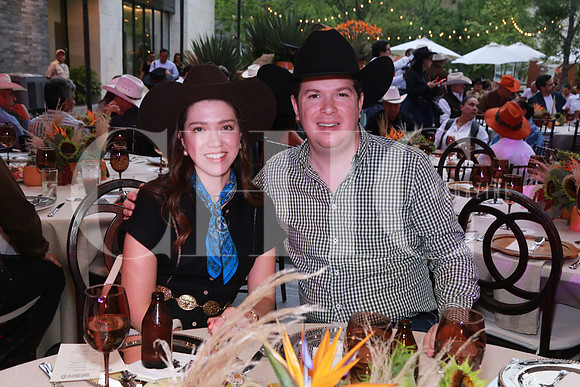 Dania Salinas y Carlos Mendoza