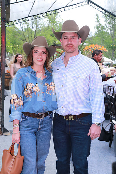 Felizardo Elizondo y Andrea Leal