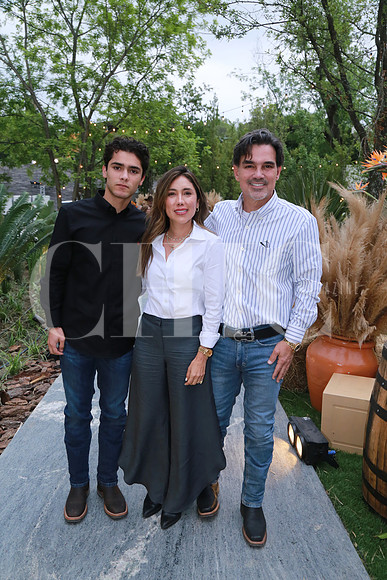 Gabriel Zambrano, Ninfa de León y Pato Zambrano (2)