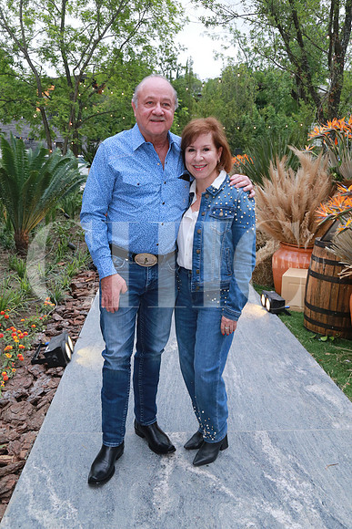 Javier Navarro y Ofelia Treviño de Navarro (3)
