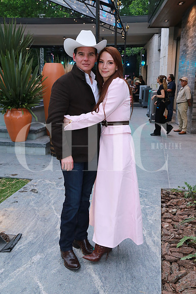 Mike Flores y Yinel Fasci de Flores