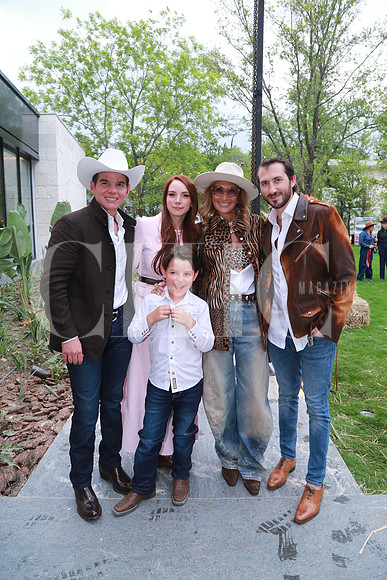 Mike Flores, Yinel Fasci de Flores, nano Flores, Adela Micha y Carlos Gotlib (2)