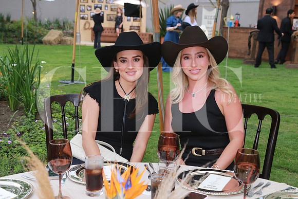 Vanessa Flores y Ana Paula Villarreal de Garza (2)