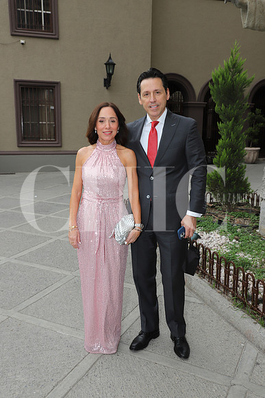 Paty Domínguez de Benitez y Adrián Benitez 1