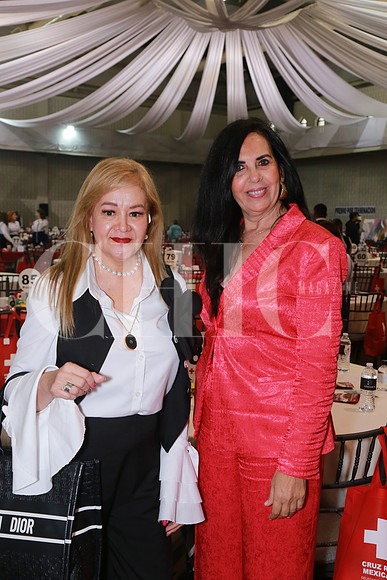 Alma Cortés y Liz Cantú (2)