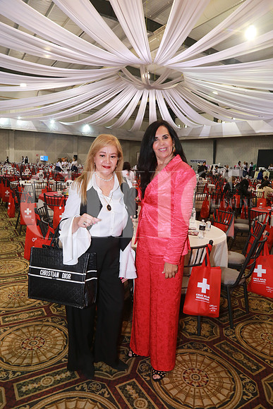 Alma Cortés y Liz Cantú (4)