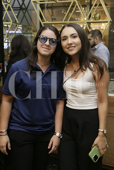 Angela Salinas y Patricia Rios