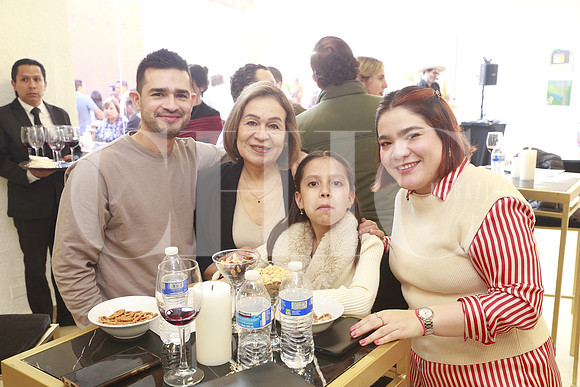 Luis Corona, Maria Elena Morales, Romina Pallares y Alejandra Bailón 2