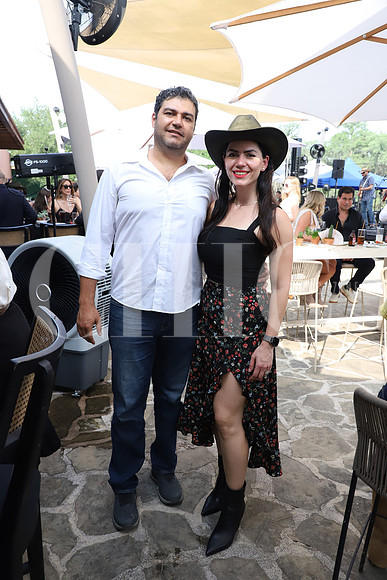 Alonso Salcido y Liliana González 1