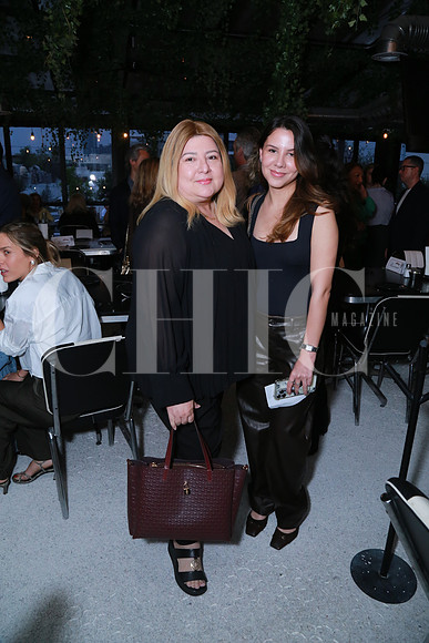 Adriana Espinoza y Gabriela Ramírez (2)