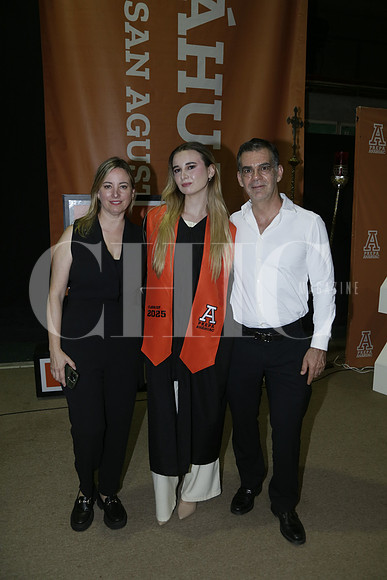 Lydia Garza, Angela González y Eugenio González (3)