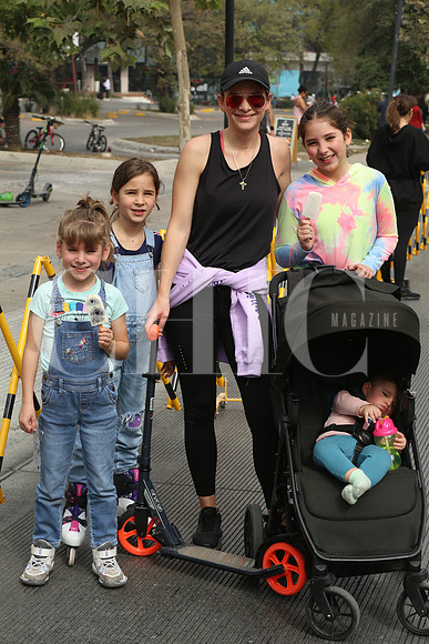 Elena Andoni, Raquel Andoni, Mariana Lombar, Mariajose Andoni y Eugenia Andoni