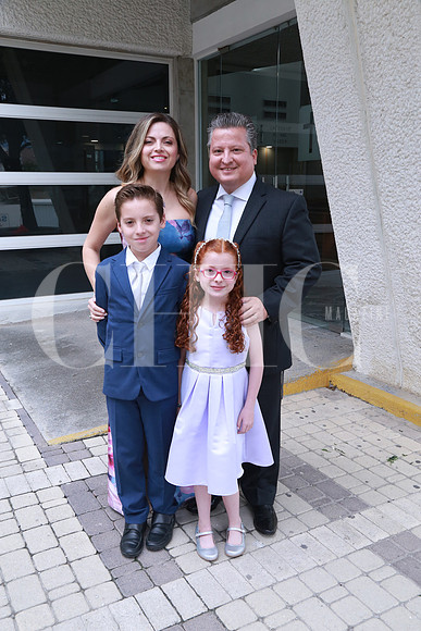 Gaby Carrera de Welsh, Pedro Welsh, Pedro Welsh y Andrea Welsh (2)