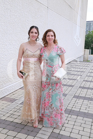 Mariana Ibarra y Catalina Camps de Ibarra (2)
