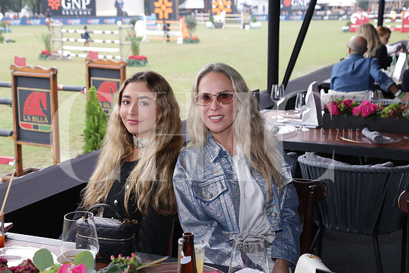 Viky Zambrano y Vicky Yarte 0