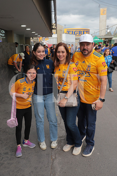 Lucy Reding, Andrea Reding, Daniela Villarreal y Salvador Reding 2