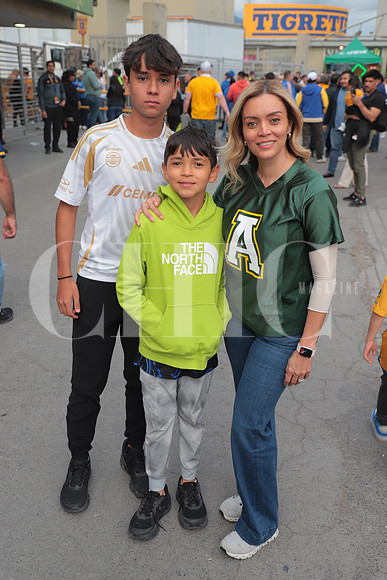 Santiago Martínez, Iker Arburua y Paulina de la Garza 2