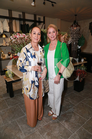 Adriana Garza y Marissa Santos (2)
