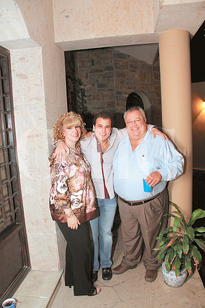 Lissette Saca de Jiménez, Roberto Jiménez y Roberto Jiménez