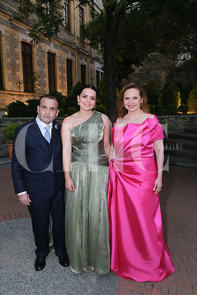 (papás y hernana del novio) Carlos Marcos, Ana Paula Marcos y Arlette Romero de Marcos (2)
