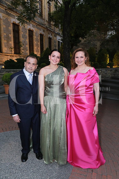 (papás y hernana del novio) Carlos Marcos, Ana Paula Marcos y Arlette Romero de Marcos