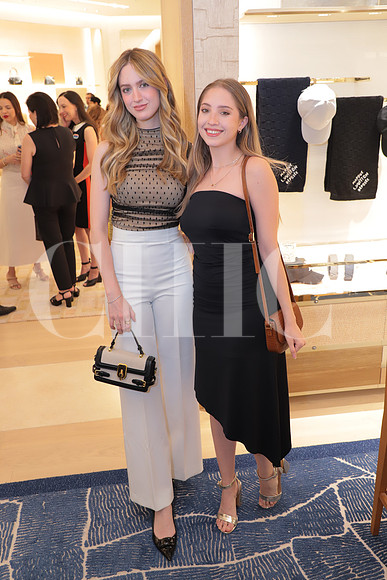 Abril Cantú y Barbara Dugay 10