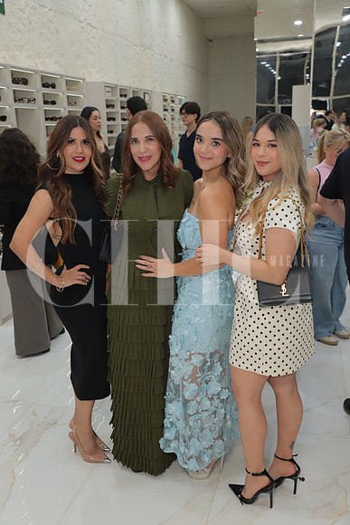 Adriana Cruz, Cecilia Espinosa, Cecy Espinosa, Jennifer Lopez y Gaby Espinosa 9