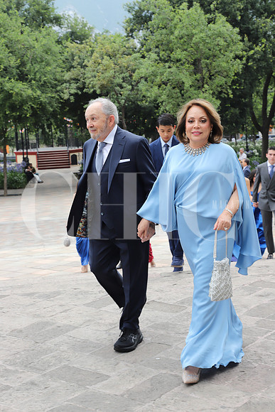Alejandro Junco y Esposa 0