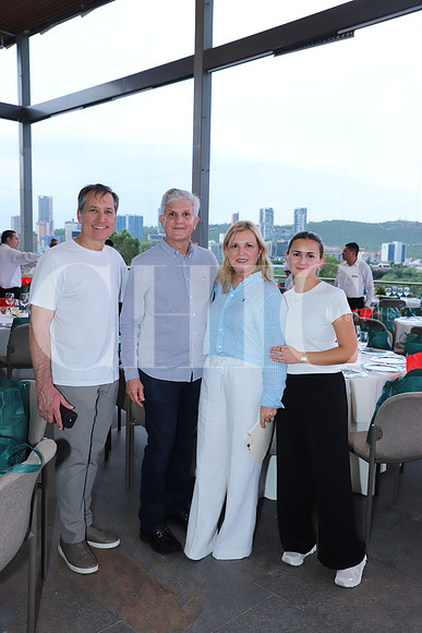 Felipe de la Garza, Ricardo Coronado, Patricia Rodríguez de Coronado y Paty Coronado 0