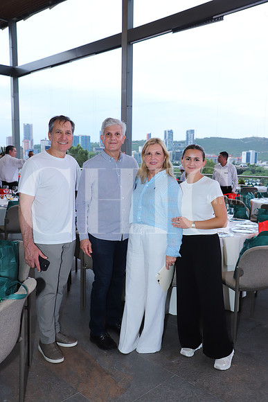 Felipe de la Garza, Ricardo Coronado, Patricia Rodríguez de Coronado y Paty Coronado 2