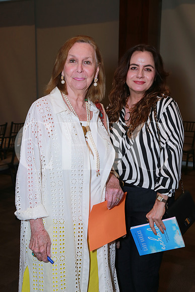 Ana Cristina Riojas y Dora Alicia Monge