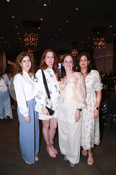 Carmen López Barro, Ane López Barro, Claudia López Barro y Gaby cantú de Treviño (2)
