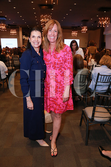 Janet de Wapinsky y Magaly Meyer de Guerra (3)