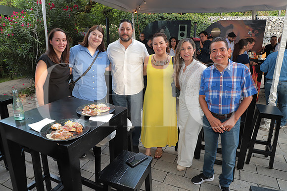 Lorena Tiquet, Liz González, Ricardo Parra, Estrella Juárez, Ana Solís y Antonio Tamayo 2