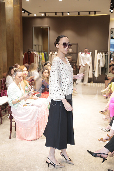 Modelos de Rafa Zuñiga vistiendo Max Mara 94