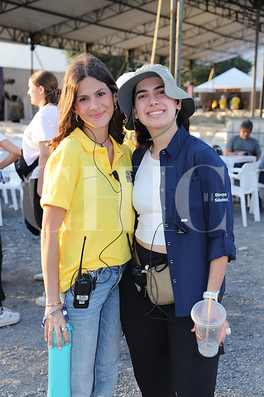 Renata Mendiola y Dana Salazar 0