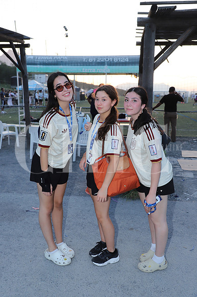 Rafaela Martínez, Nina Martínez y Elena Vargas 0