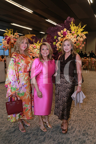Ana Goergina González de Gámez,Deyra De la Paz de Sepulveda y Lisa González de Andonie (2)
