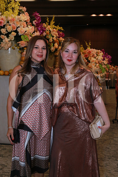 Olga de Villarreal y Myrna Guajardo