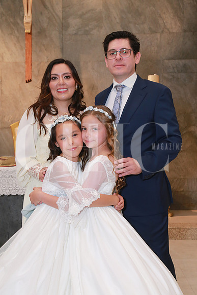 (padrinos de Sasha y papás de Grettel) Martha Guadalupe Hernández, Jesús Guillermo Araujo, Grettel Araujo y Sasha Santillán