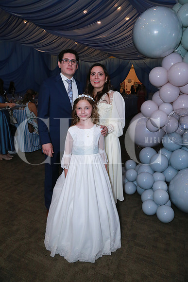 (padrinos de Sasha y papás de Grettel) Martha Guadalupe Hernández, Jesús Guillermo Araujo y Sasha Santillán (2)