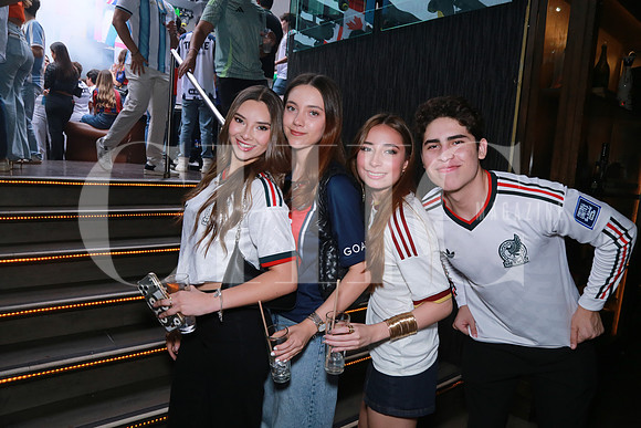 Danna Reyes, Monserrat Velez, Cynthia Guajardo y Enique Villabos