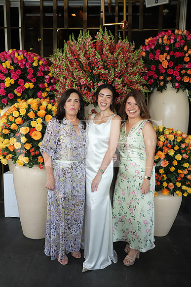 Alma Vázquez de Treviño, Lucia Treviño y Laura Hernández0