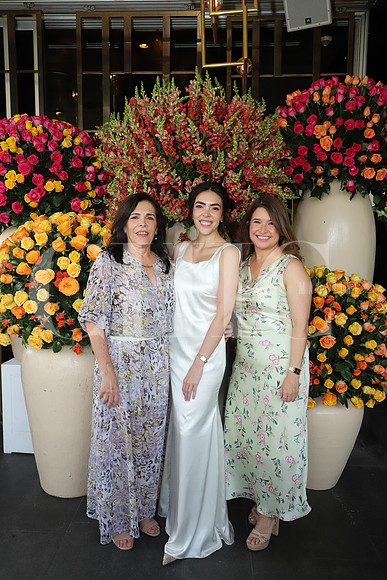 Alma Vázquez de Treviño, Lucia Treviño y Laura Hernández1
